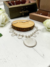 Load image into Gallery viewer, Pearls and shell choker necklace
