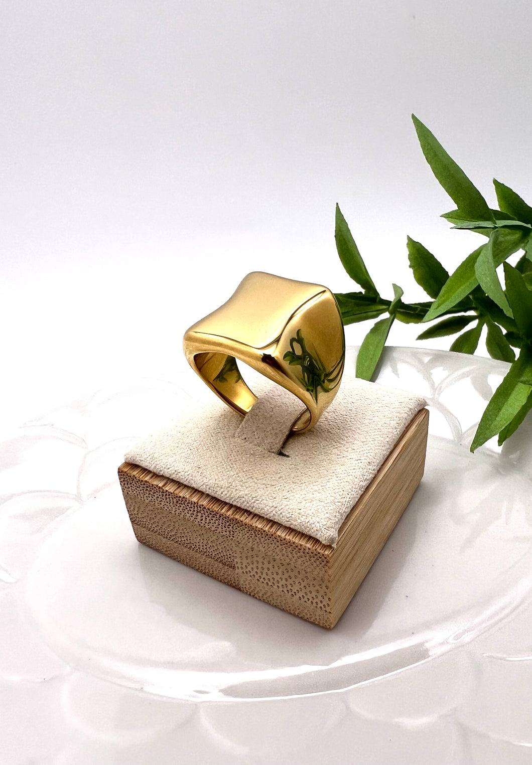 Rectangular classic ring