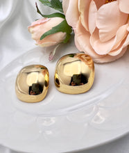 Load image into Gallery viewer, Button square bold Seductive earrings
