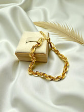 Load image into Gallery viewer, Thick twisted link bracelet
