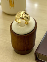 Load image into Gallery viewer, Basic hammered organic ring
