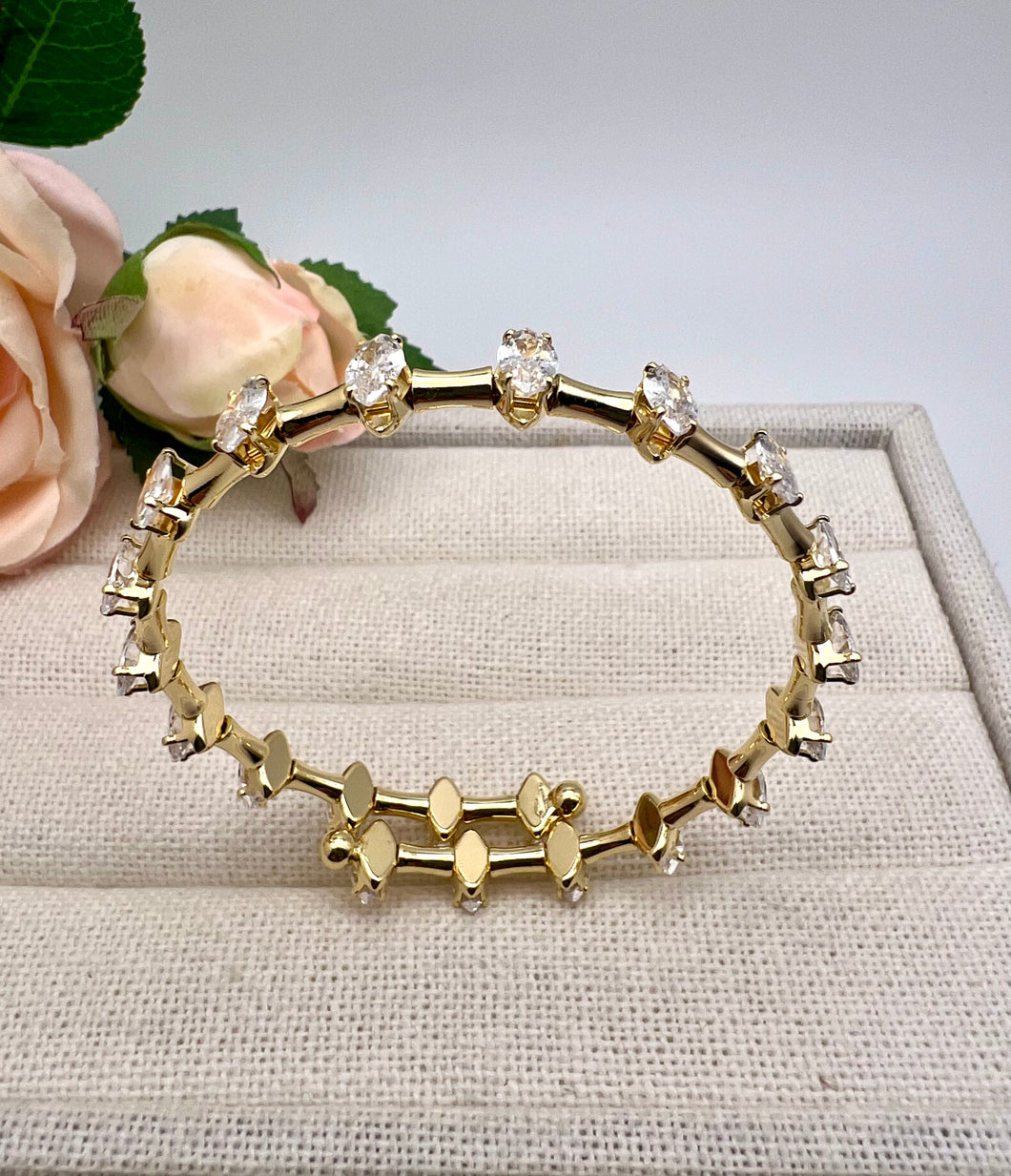 Open spring bracelet with diamond zirconia baguettes