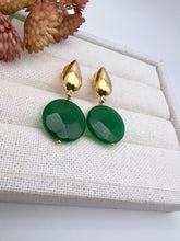 Load image into Gallery viewer, Green agate coin drop base earrings
