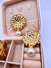 Load image into Gallery viewer, Round organic pearl detail earrings
