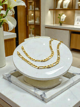 Load image into Gallery viewer, Classic medium figaro chain 3x1 bracelet
