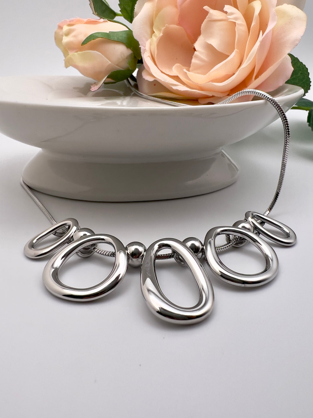Hollow oval silver pendants necklace