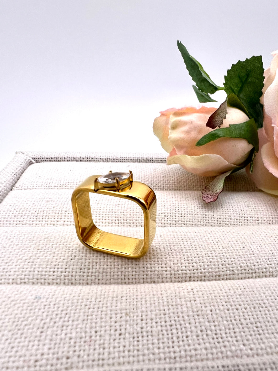 Square shaped ring with big cz diamond on top