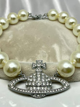 Load image into Gallery viewer, Vivien Big pearl Luxury choker necklace
