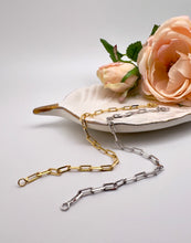 Load image into Gallery viewer, Classic medium carryer link bracelet
