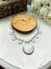 Load image into Gallery viewer, Pearls and shell choker necklace
