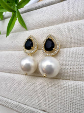 Load image into Gallery viewer, Black drop cz base and big shell peal earrings
