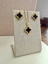 Load image into Gallery viewer, Clover inspired Van Cley jewelry set
