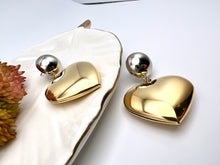 Load image into Gallery viewer, Two colors plain heart earrings
