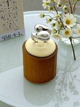 Load image into Gallery viewer, Gold teardrop ring with pearls at the ends
