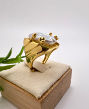 Load image into Gallery viewer, Baroque pearl ring with claw details
