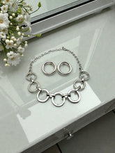 Load image into Gallery viewer, Geometric circles in sequence necklace
