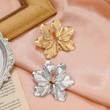 Load image into Gallery viewer, Half flower with 3 petals earrings
