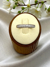 Load image into Gallery viewer, Classic wedding sideboard ring
