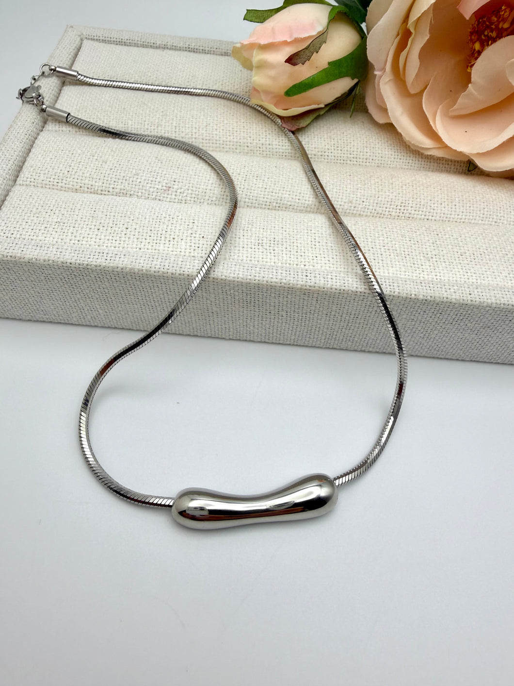 Organic thick snake choker chain