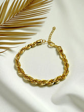 Load image into Gallery viewer, Thick twisted link bracelet
