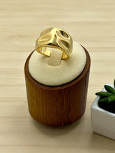 Load image into Gallery viewer, Basic hammered organic ring
