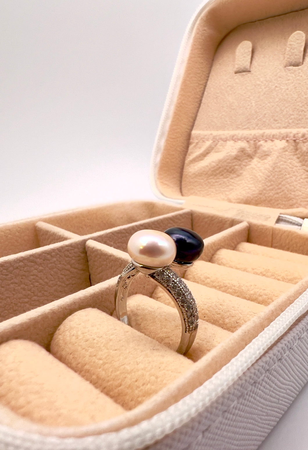 Black and white pearl adjustable ring