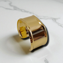 Load image into Gallery viewer, Exclusive design organic Seductive Collection bracelet
