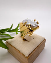 Load image into Gallery viewer, Baroque pearl ring with claw details
