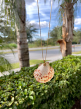 Load image into Gallery viewer, Long spotted natural shell gold plated 26’ chain necklace
