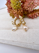 Load image into Gallery viewer, Hoop details and pearl pendant earrings
