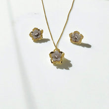 Load image into Gallery viewer, Small flower zirconia in the middle jewelry set
