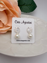 Load image into Gallery viewer, Leaf cz base pearl earrings
