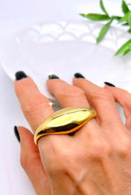 Load image into Gallery viewer, Organic double finger Seductive Collection ring
