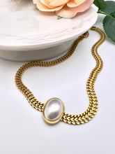 Load image into Gallery viewer, Oval pearl in the middle choker necklace
