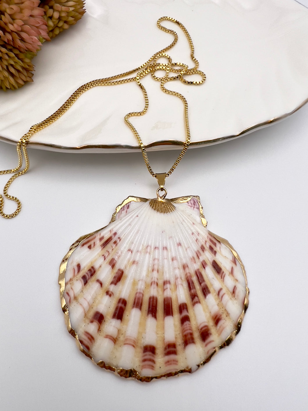 Short spotted natural shell gold plated 18’ chain necklace