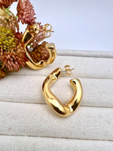 Load image into Gallery viewer, Light twisted push back hoop earrings
