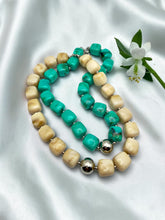 Load image into Gallery viewer, Resin square sequence metal ball necklace
