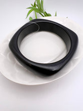 Load image into Gallery viewer, Resin vintage smooth organic bracelet

