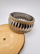 Load image into Gallery viewer, Wavy vintage bracelet with gold detail
