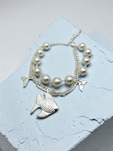 Load image into Gallery viewer, Double fish bracelet pearl and grumet chain
