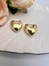Load image into Gallery viewer, Chunky heart shaped hook earrings
