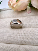 Load image into Gallery viewer, Delicate crystal cz heart shape silver ring
