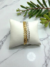 Load image into Gallery viewer, Textured grumet link bracelet
