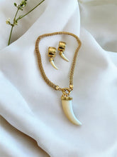 Load image into Gallery viewer, Braided mesh necklace saber-tooth pendant
