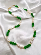 Load image into Gallery viewer, Natural freshwater and green jade necklace
