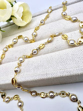 Load image into Gallery viewer, Long necklace with pearl and design link
