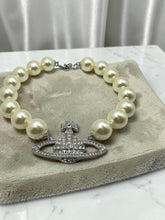 Load image into Gallery viewer, Vivien Big pearl Luxury choker necklace

