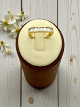 Load image into Gallery viewer, Square-shaped baguettes band ring
