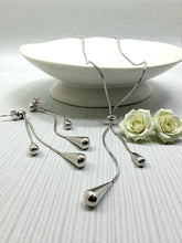 Load image into Gallery viewer, Tie jewelry set with teardrop shapes at the ends
