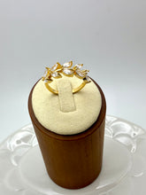 Load image into Gallery viewer, Branch of cz leaves ring
